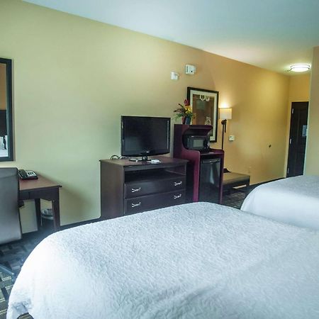Hampton Inn & Suites Палестайн Екстериор снимка
