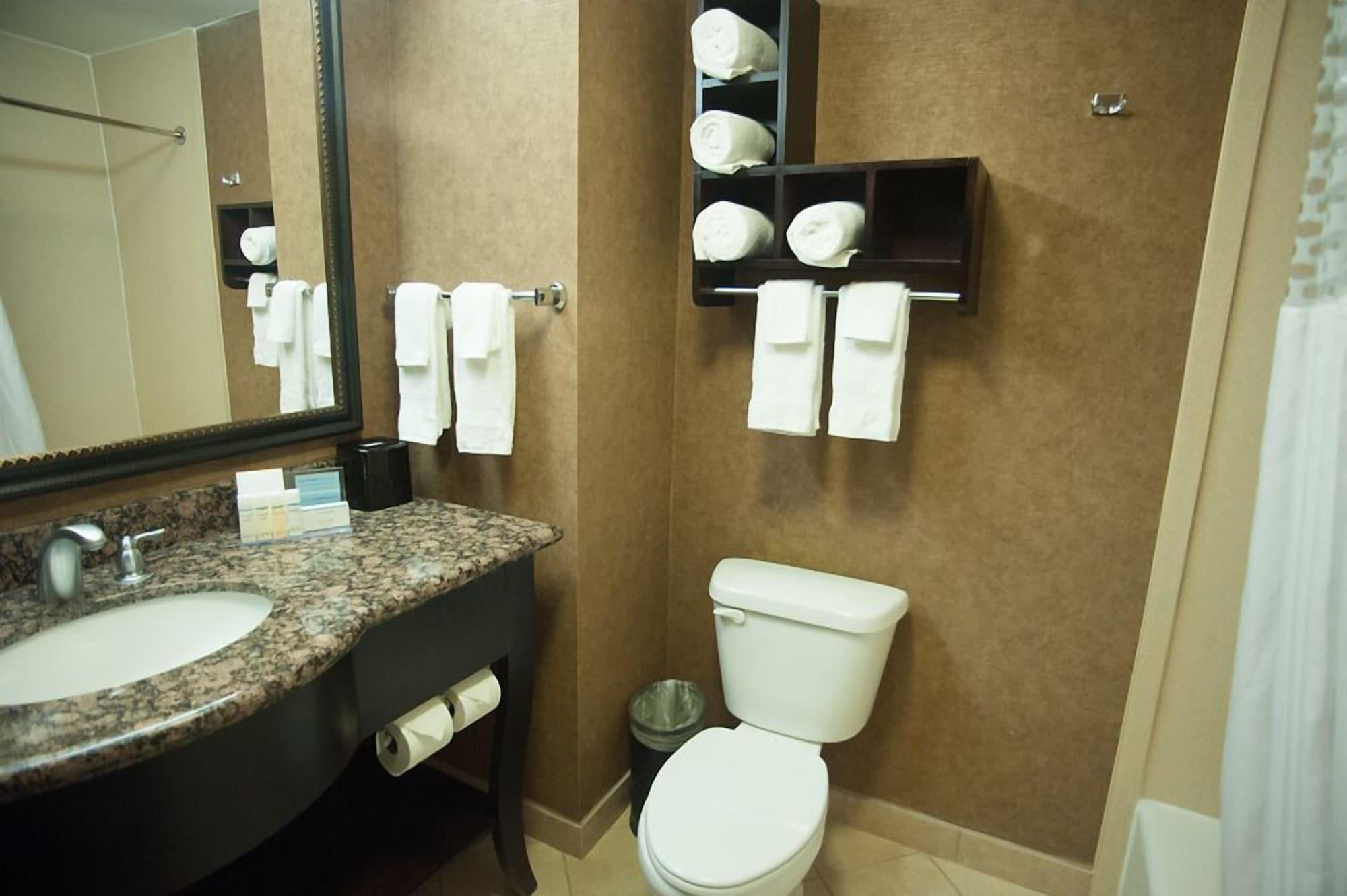 Hampton Inn & Suites Палестайн Екстериор снимка
