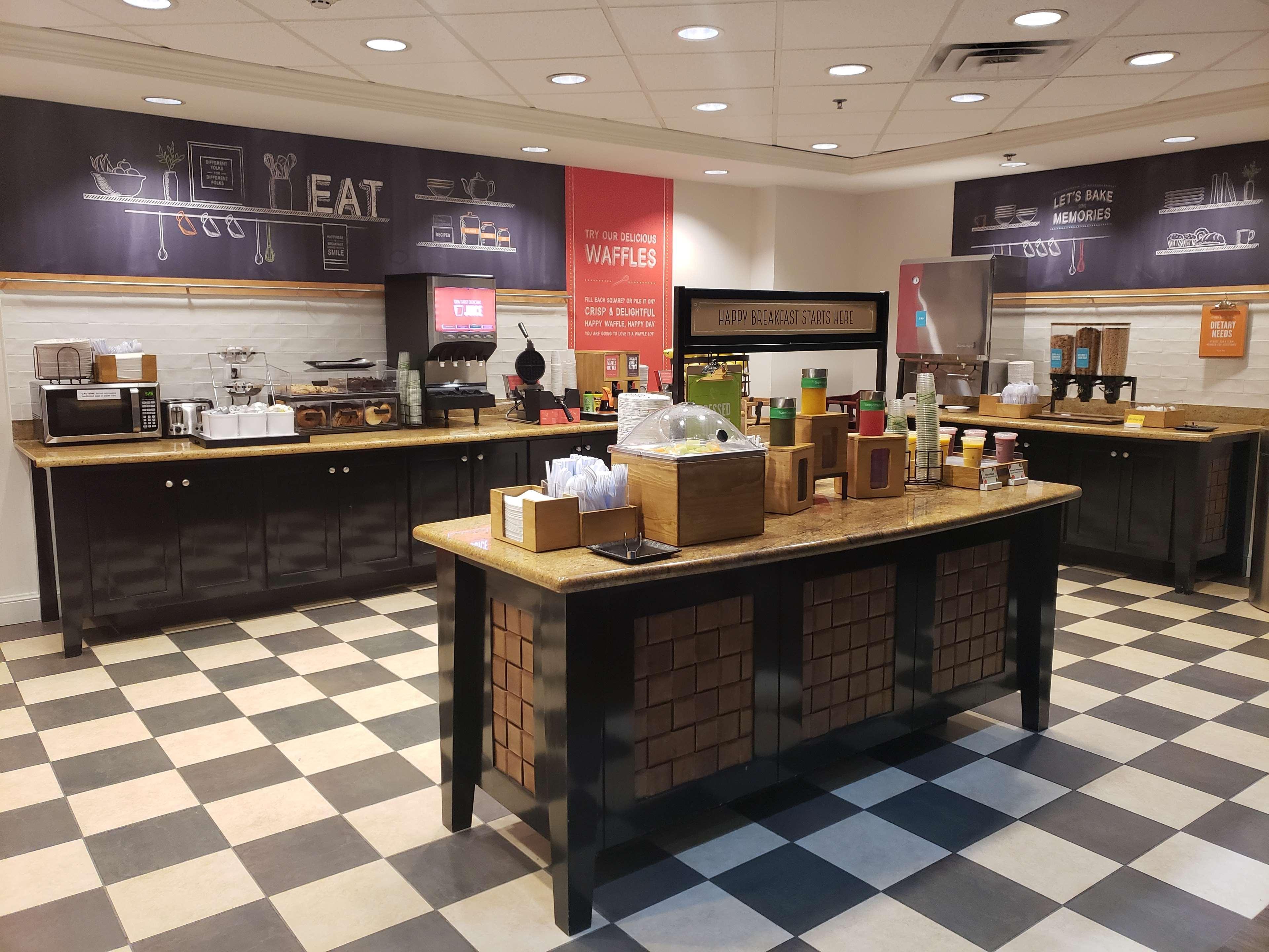 Hampton Inn & Suites Палестайн Екстериор снимка
