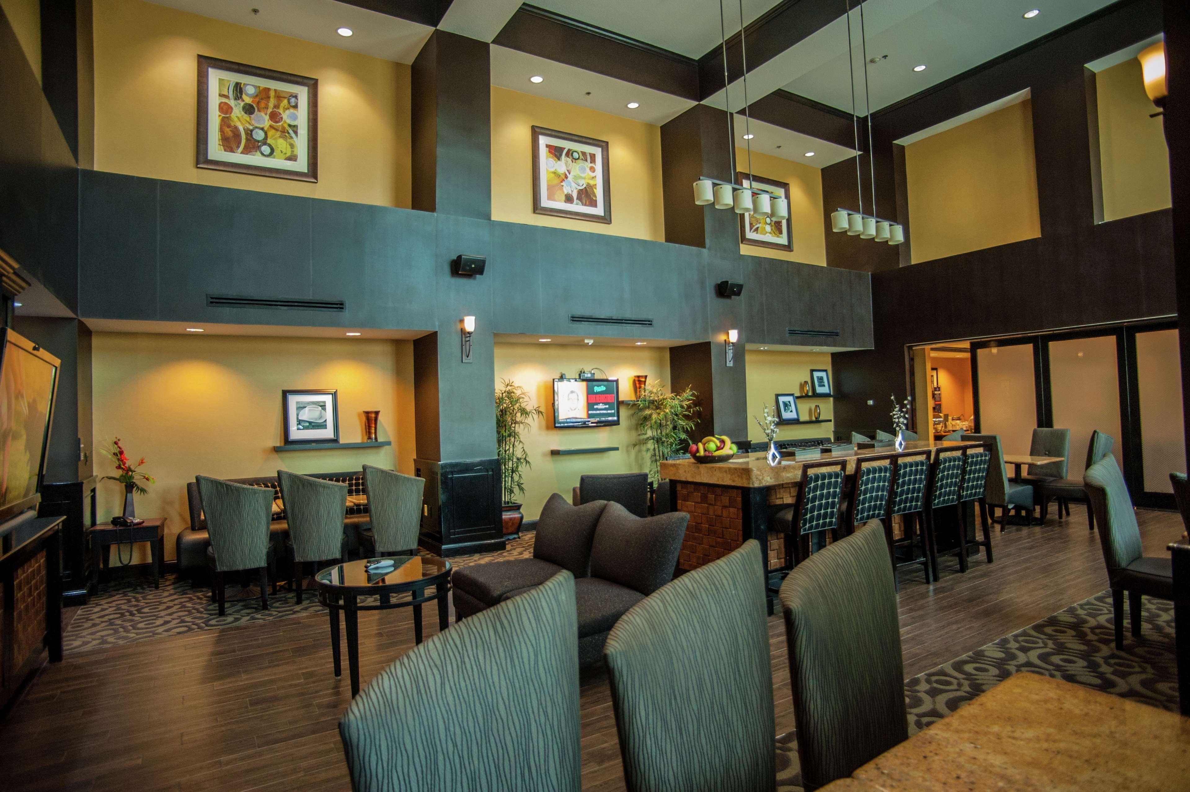 Hampton Inn & Suites Палестайн Екстериор снимка