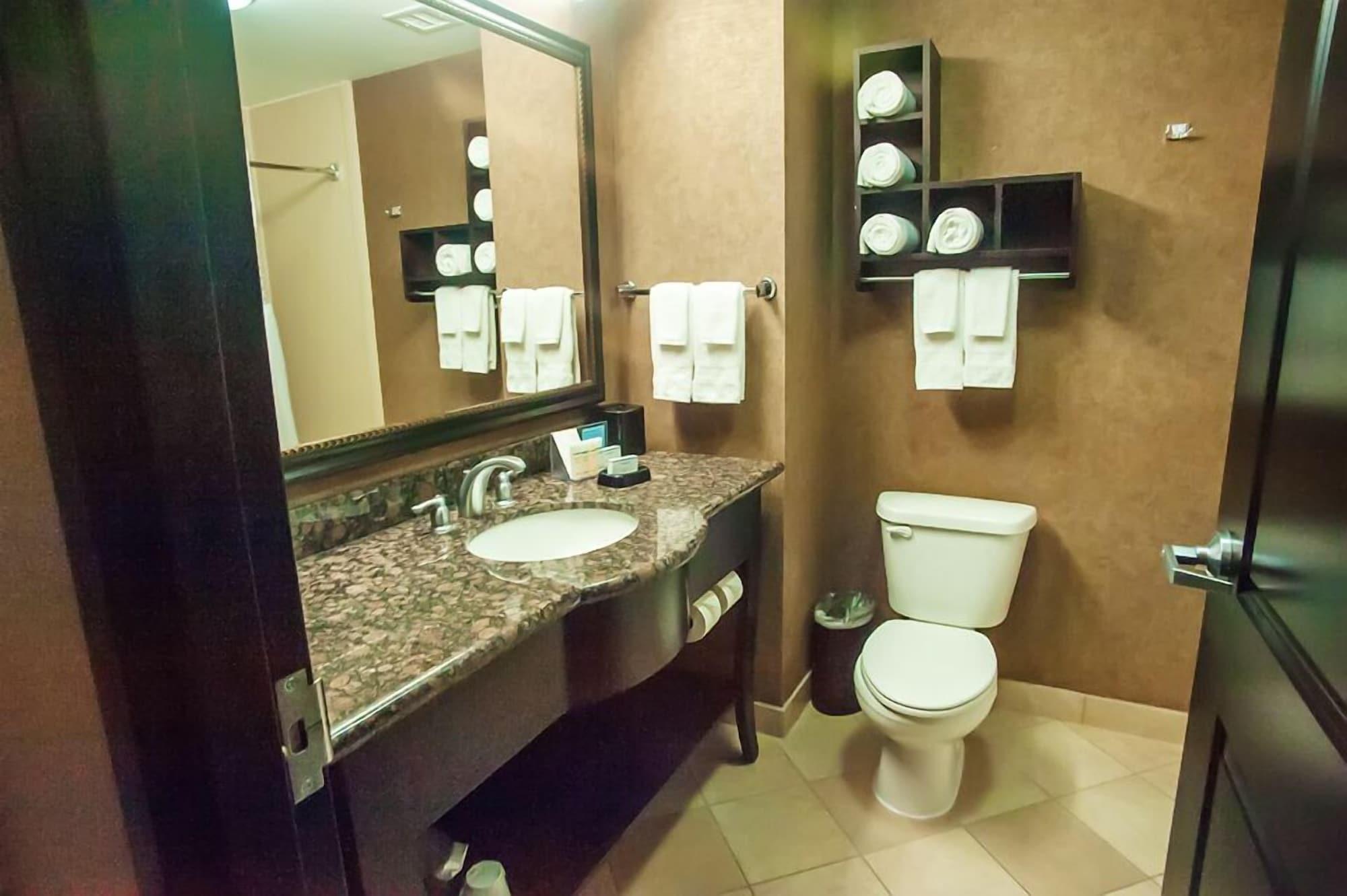 Hampton Inn & Suites Палестайн Екстериор снимка