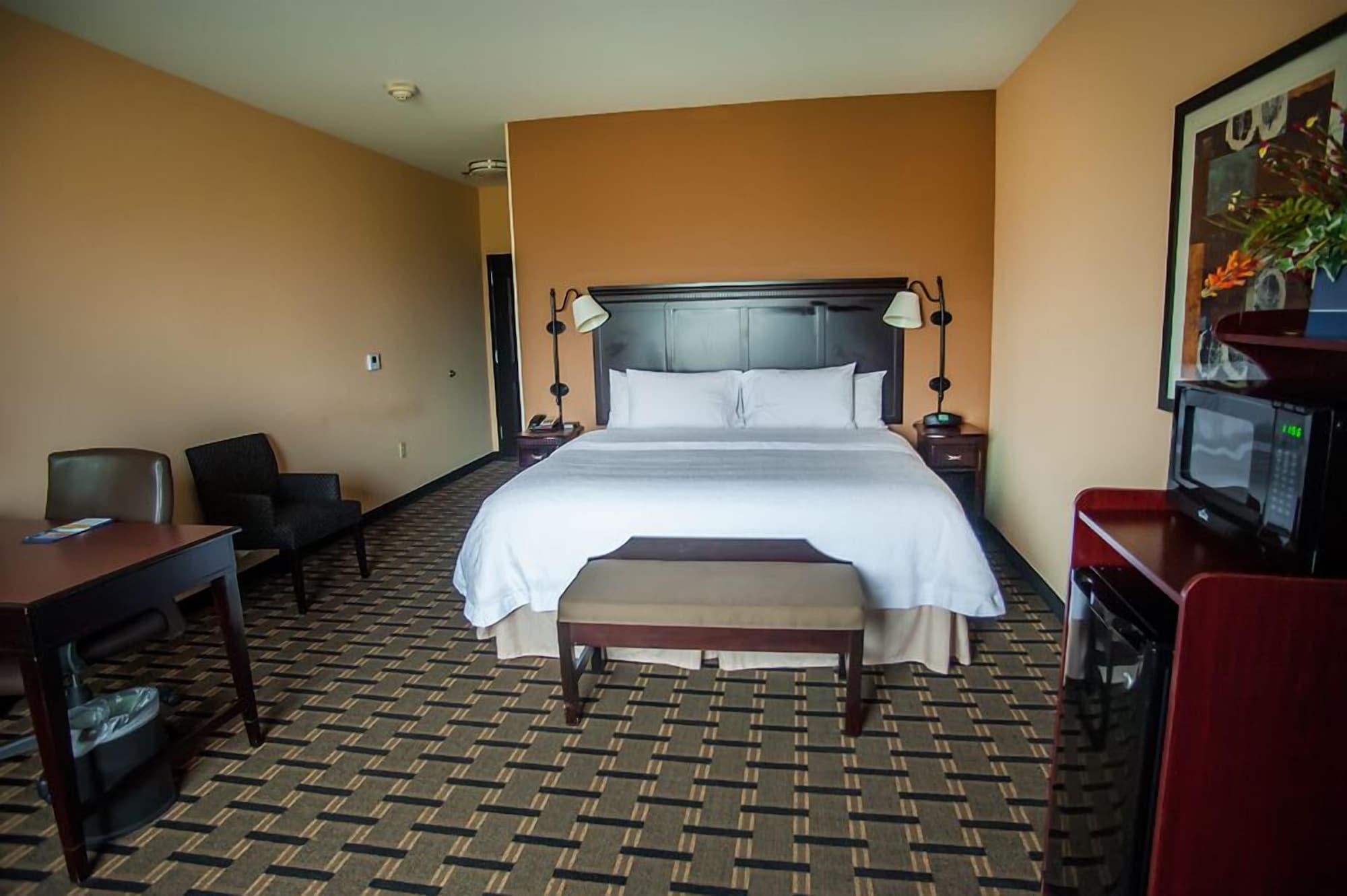 Hampton Inn & Suites Палестайн Екстериор снимка