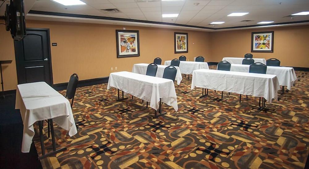 Hampton Inn & Suites Палестайн Екстериор снимка