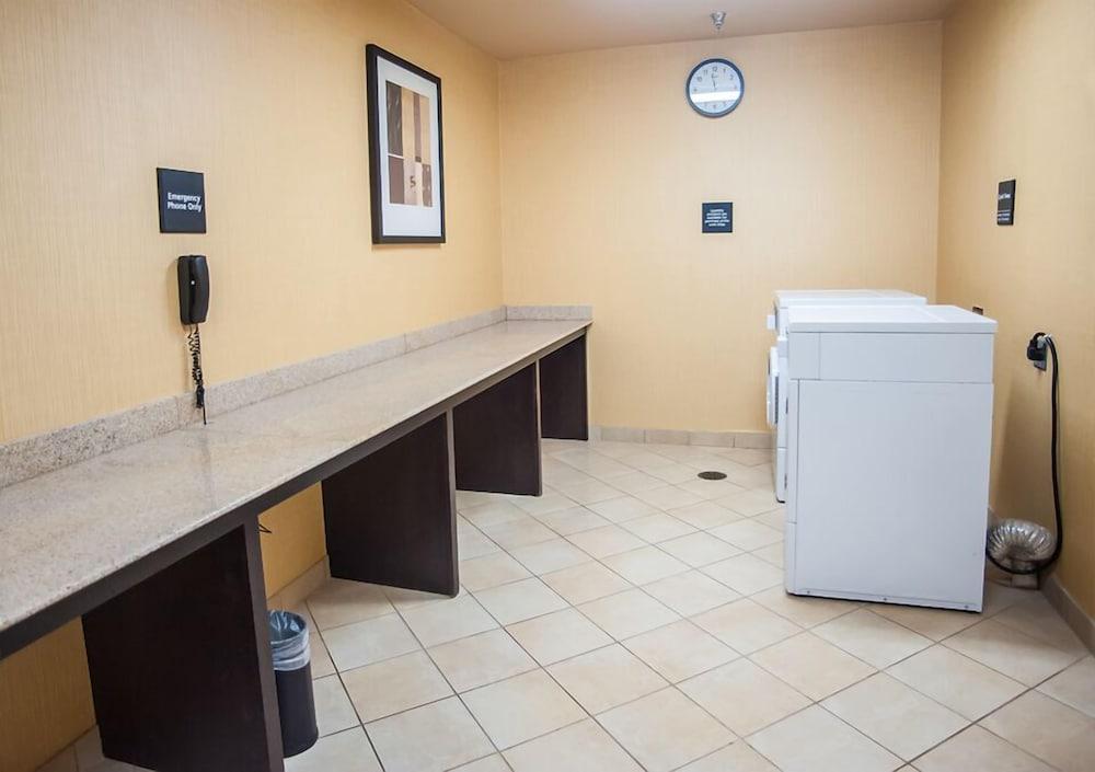 Hampton Inn & Suites Палестайн Екстериор снимка