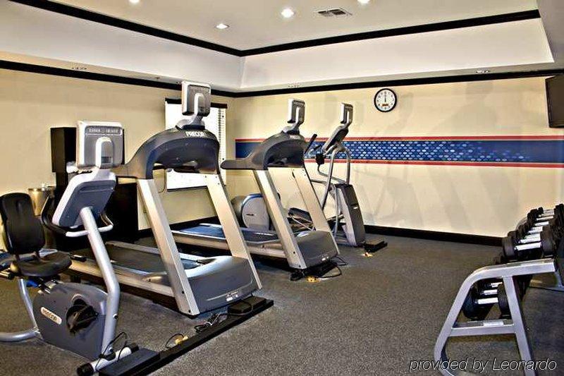 Hampton Inn & Suites Палестайн Екстериор снимка