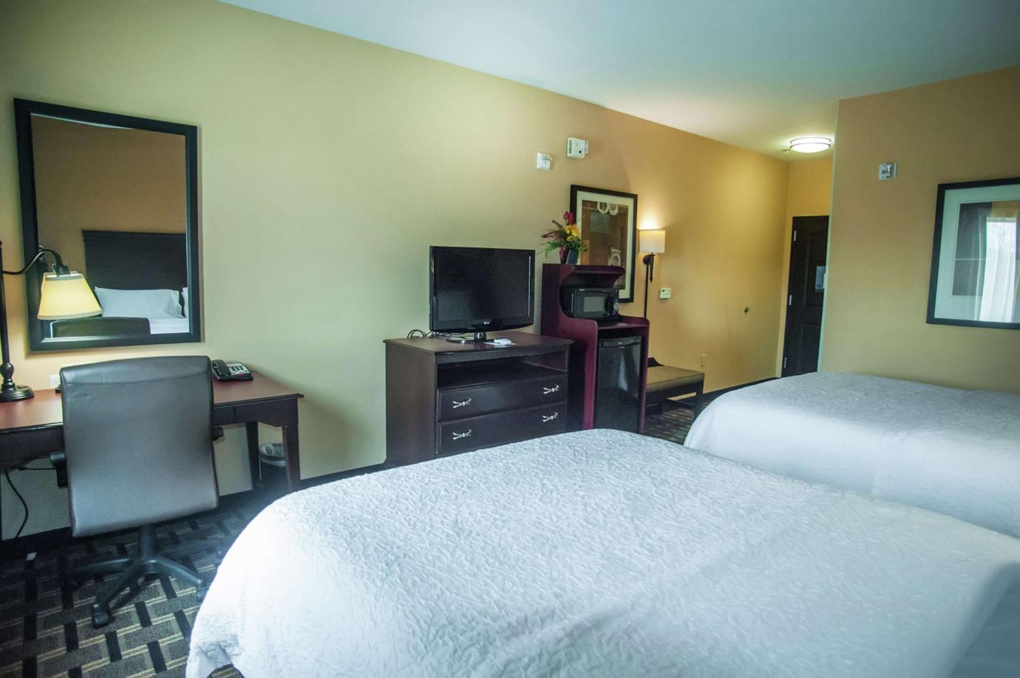 Hampton Inn & Suites Палестайн Екстериор снимка