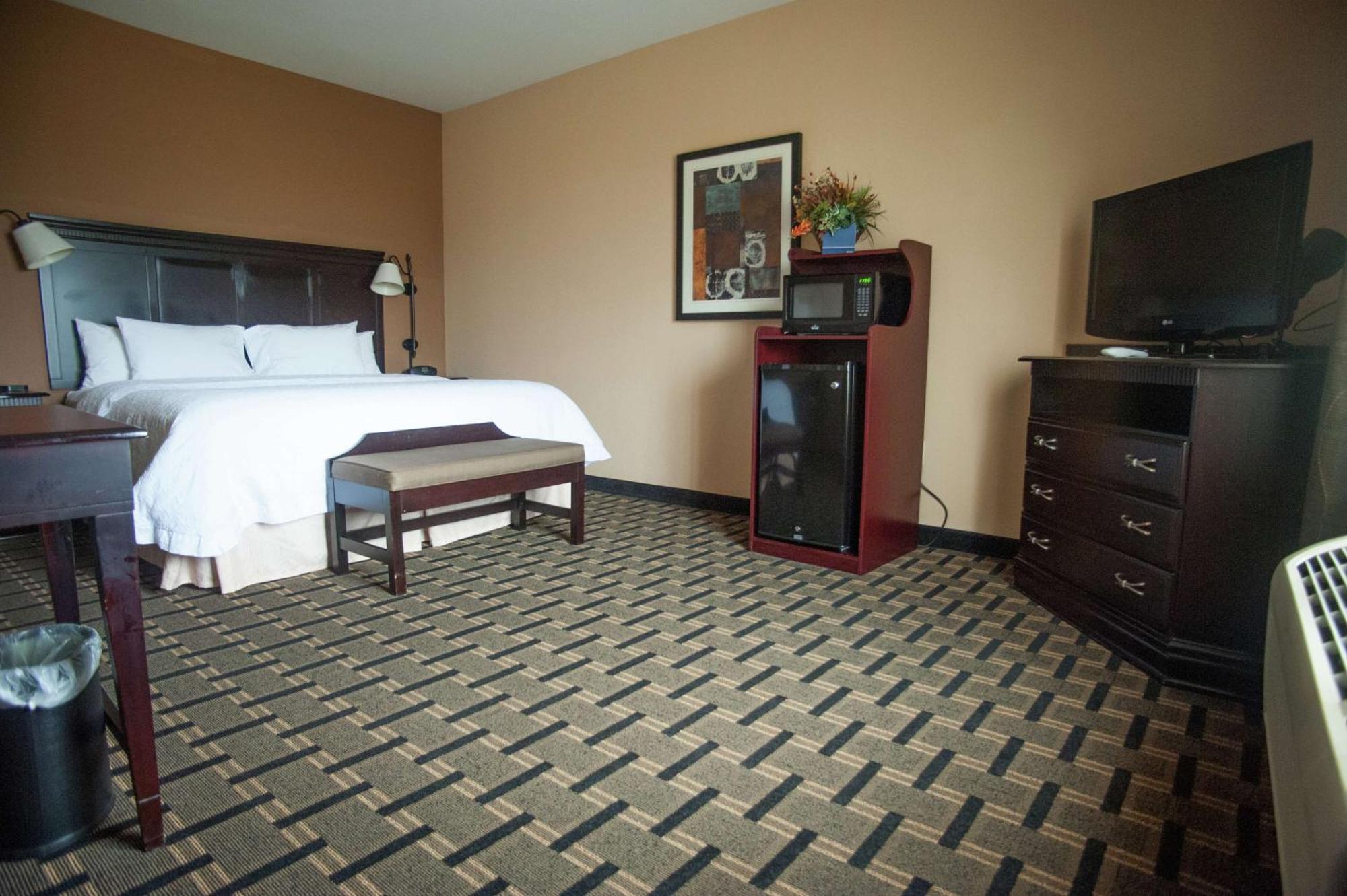 Hampton Inn & Suites Палестайн Екстериор снимка