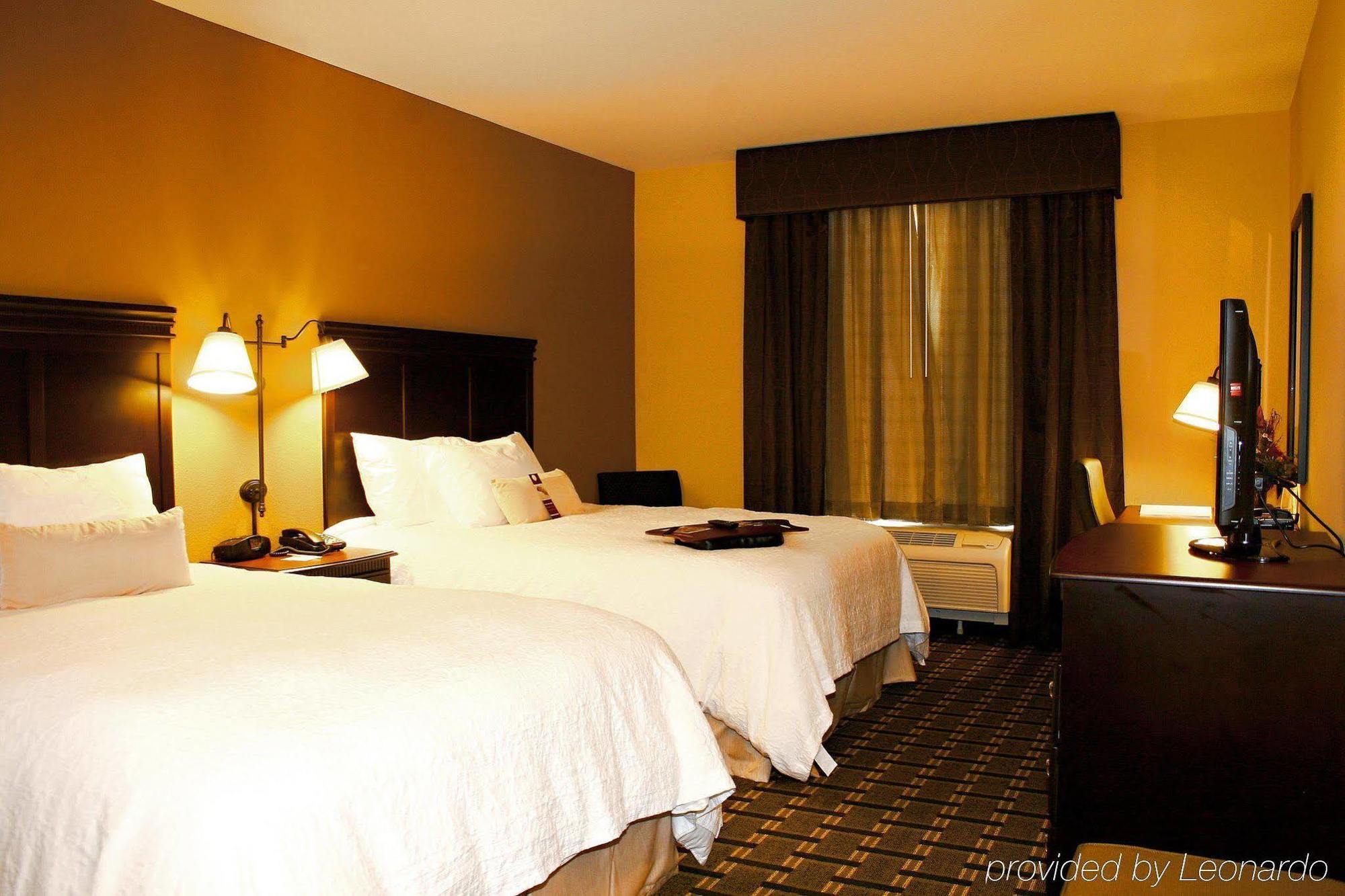 Hampton Inn & Suites Палестайн Екстериор снимка