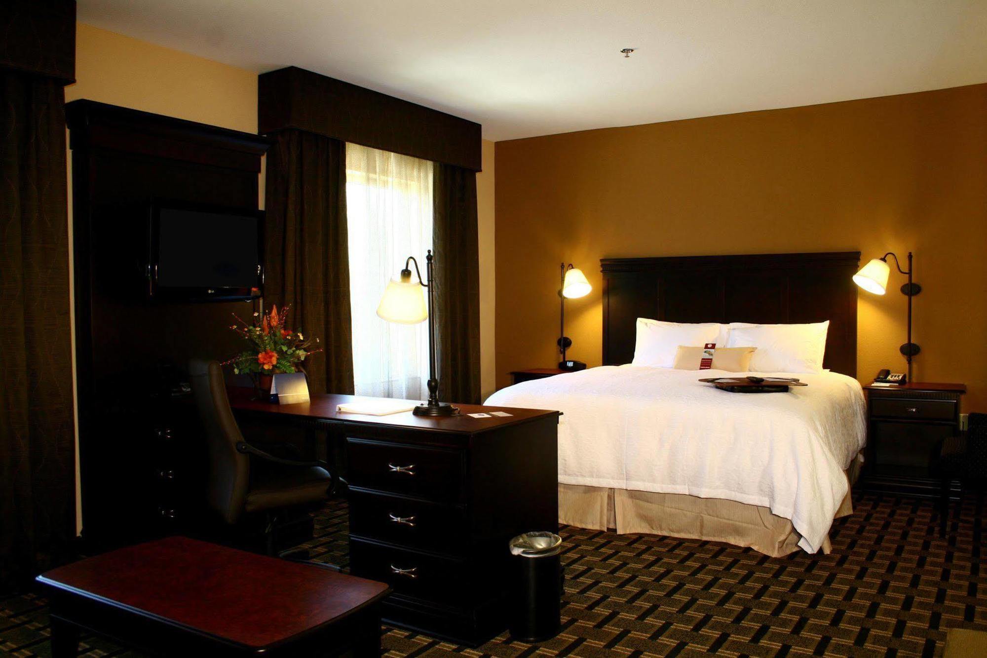 Hampton Inn & Suites Палестайн Стая снимка