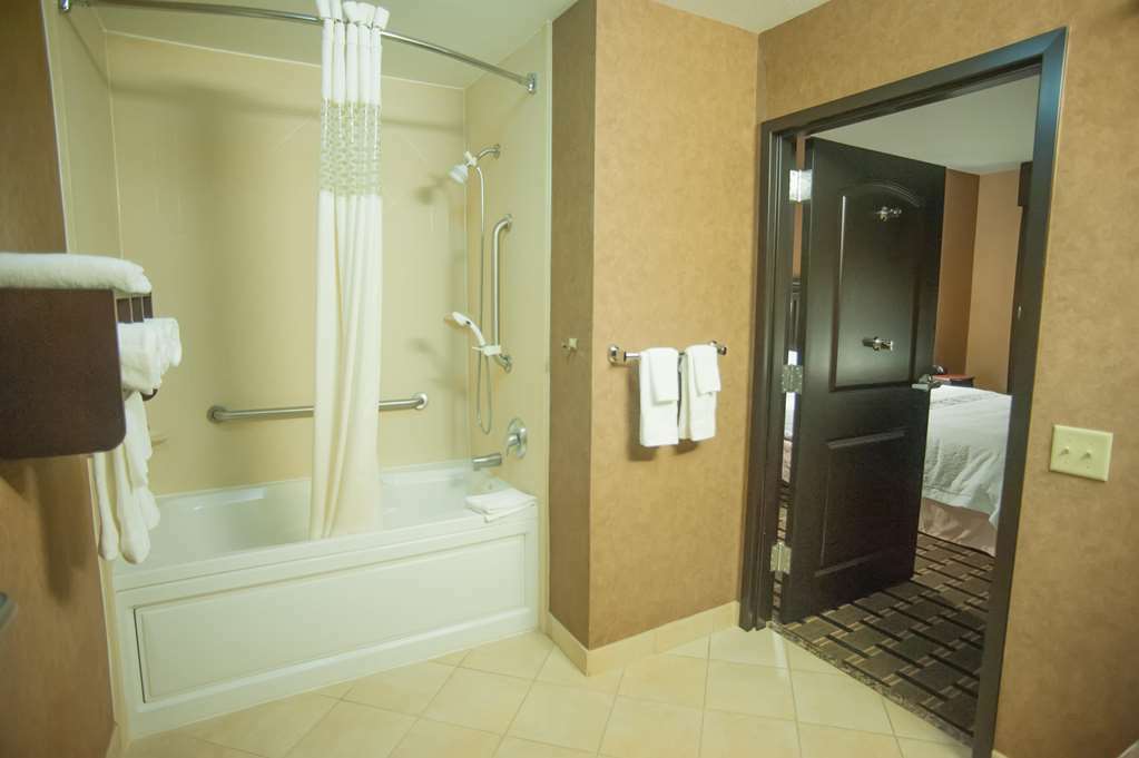 Hampton Inn & Suites Палестайн Стая снимка