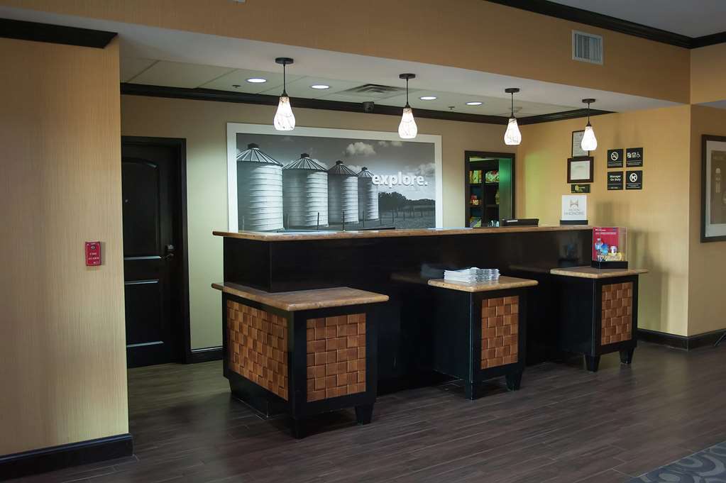 Hampton Inn & Suites Палестайн Интериор снимка